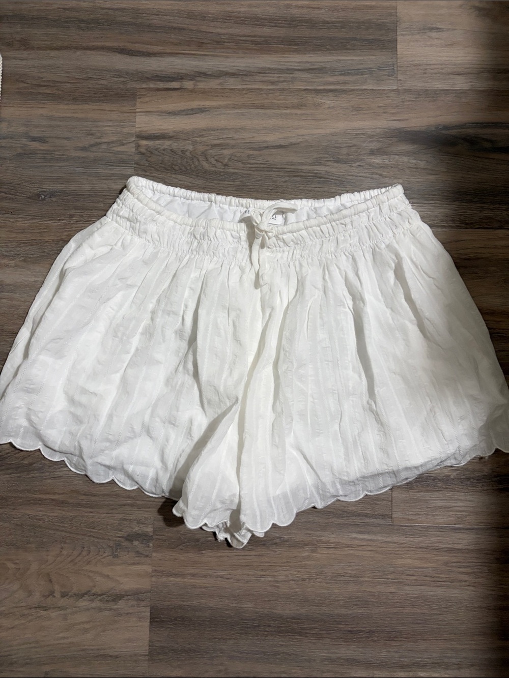 Keen the label White High-Waist Scalloped Tie Shorts